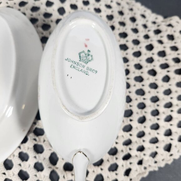 Johnson Brothers Gravy Boat with Underplate Pattern JB265 Circa 1913 - Picture 8 of 11